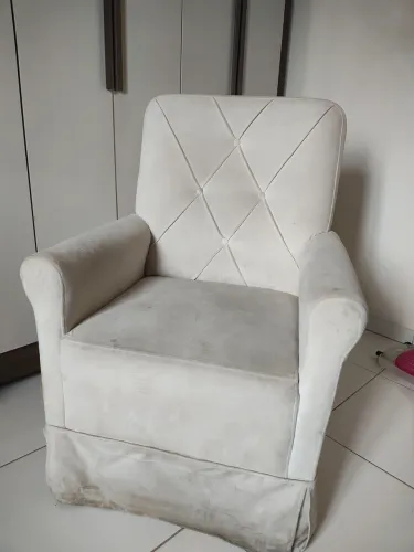 Poltrona amamentação com puff de balanço