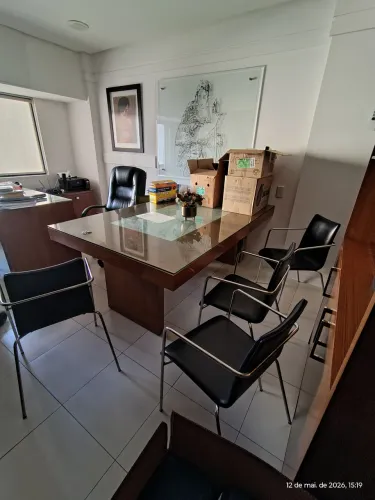 Mesa com vidro e mármore Carrara 