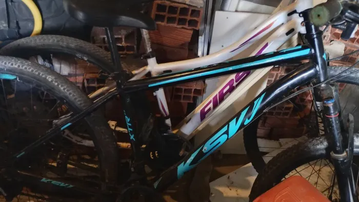 Vendo bike preta