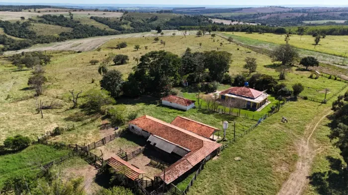 *EXCELENTE FAZENDA A VENDA EM ANGATUBA-SP* ?? Área Total: 133 Alqueires ou 321,86 Hectares