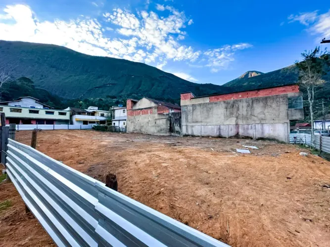 Imóvel para venda com 1376 metros quadrados em Araras - Petrópolis - RJ