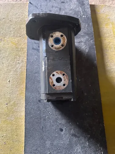 Bomba hidráulica do trator q