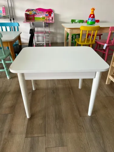 Mesa Infantil Madeira Maciça Rentangular Branco Fosco com Algumas avarias no tampo