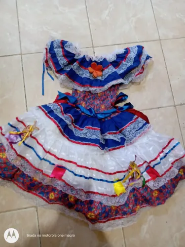 Vestido de matuta, em perfeito estado, usado uma única vez,veste entre 7/8 anos
