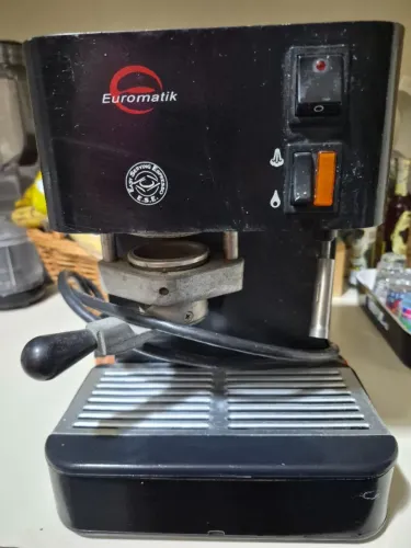Vendo cafeteira de café expresso marca Euromatik 