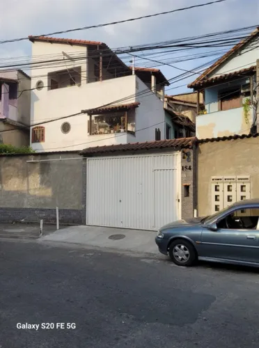 EXCELENTE CASA DE VILA, COM 3 ANDARES E VARANDA