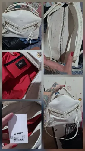 Bolsa de couro branca da Schutz.<br>Usada 2x pequenas manchas na parte do zíper NEGOCIÁVEL