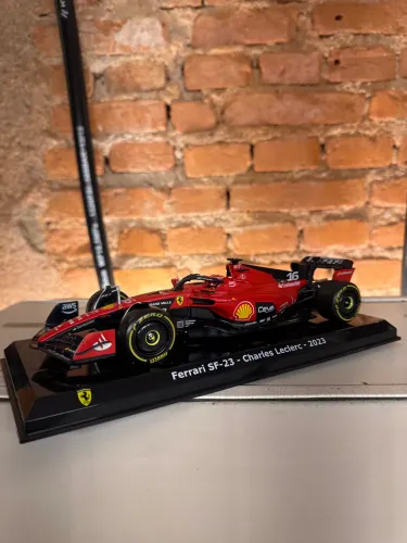 Miniatura Formula 1 1/24 Ferrari SF-23 Charles Leclerc 2023