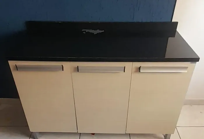Balcão com tres portas