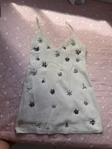 Vestido com pedras