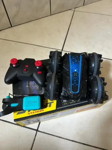 Carrinho de Controle Remoto Anfíbio Stunt 360° Chão e Água