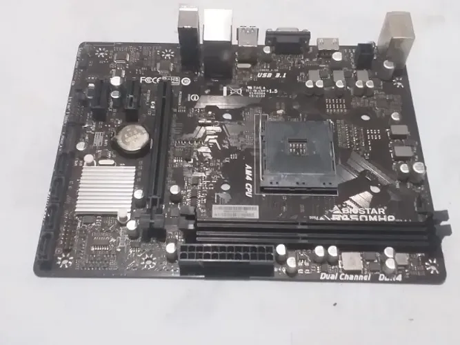 Placa Biostar B450MHP com defeito