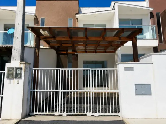 Sobrado Geminado 2 Quartos | 67 m² | Parque Guarani | 4m de Frente