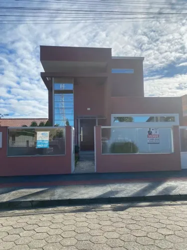CASA NA PRAIA DE FORA COM 360,00 m2 e COM 03 DORMITORIOS