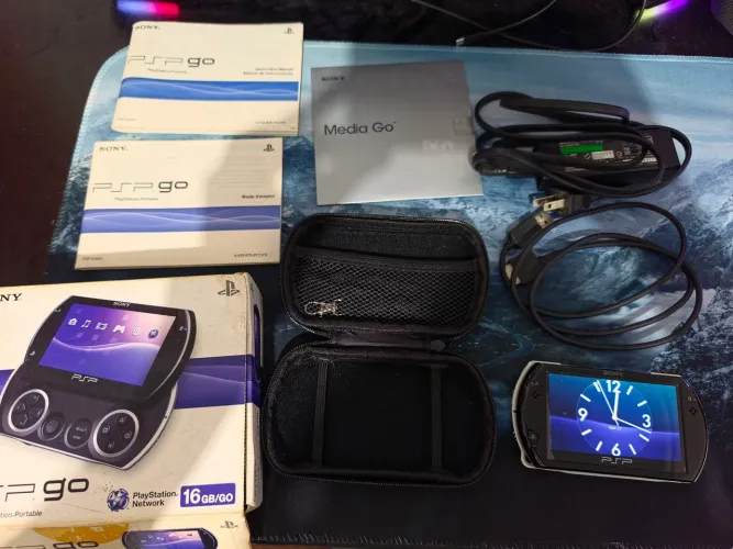 PSP Go impecável com caixa, manuais e com cartão de 32gb