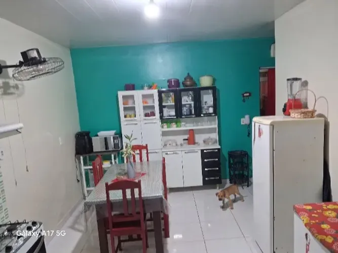 Casa no bairro da universidade, 4 quartos, 3 bsnheirod, escritório anexo com banheiro