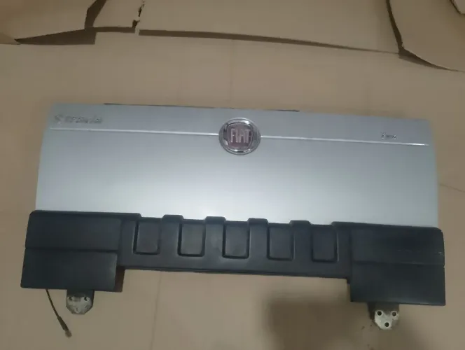 Vendo tampa traseira Fiat Strada 2004,2005,2006,2007,2008,2009,2010, usada original prata