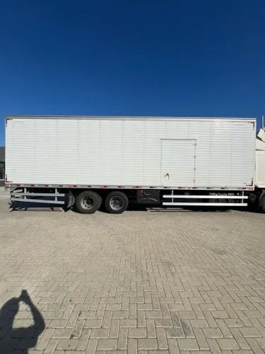 baú carga seca Linshalm 10,5m - piso omega