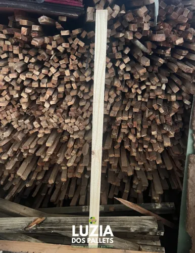 Ripas de madeira de pinus