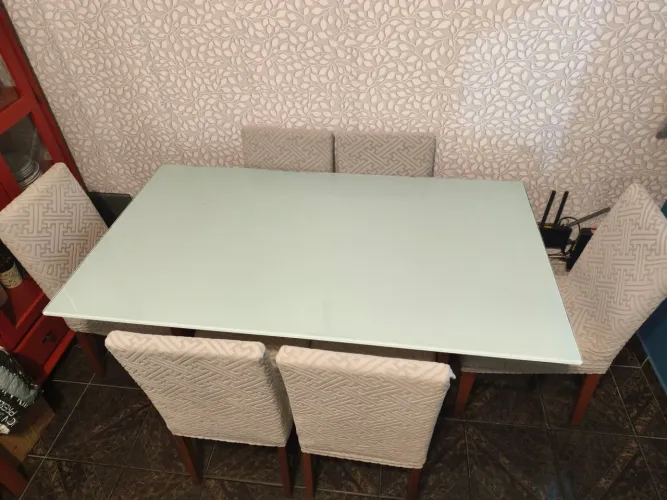 Mesa de jantar com 6 cadeiras