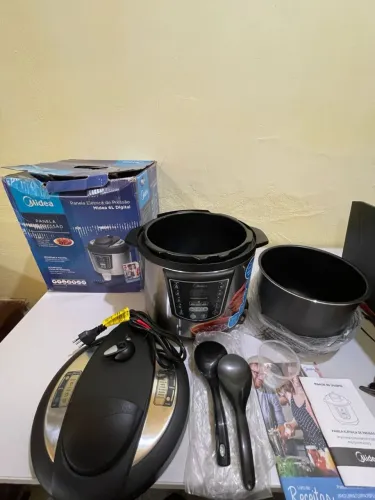 Panela de Pressão Elétrica Midea 6L Digital Inox - Nova