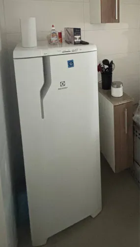 Geladeira Eletrolux 240L