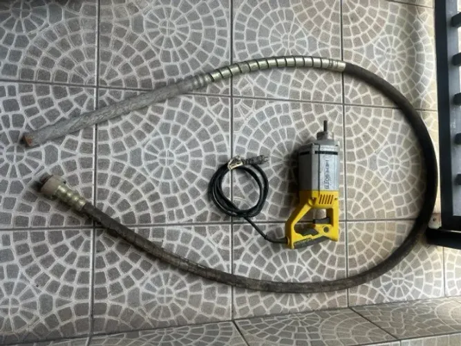 Vibrador de Concreto Menegotti 1000W 220V + Mangote