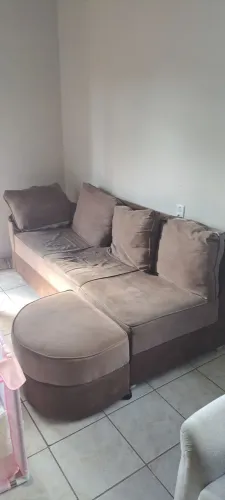 Vende-se Sofá de 04 Lugares em "L"