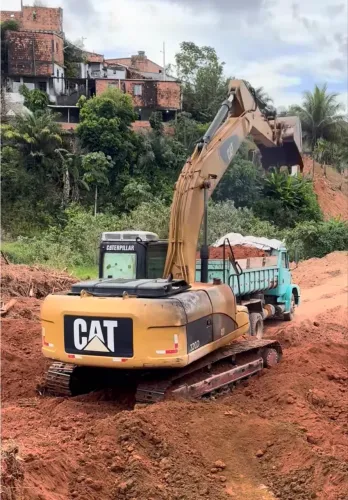 ESCAVADEIRA HIDRÁULICA CAT 320D