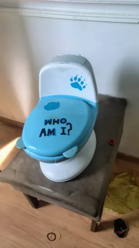 Troninho Infantil Musical ?Who Am I? Azul - Treinamento para Desfralde