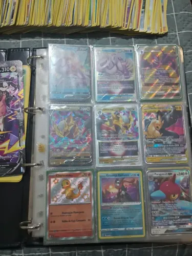 Álbum de figurinhas Pokémon, raras e normais!