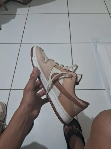 Tênis da Nike em perfeito estado estilos e bonito e confortável 