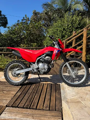Crf 250f 2025. ? Estado de zero quilômetros