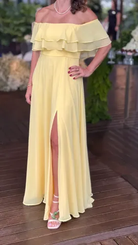 Vestido Amarelo Fluido social tamanho M/G com fenda e ombro a ombro 