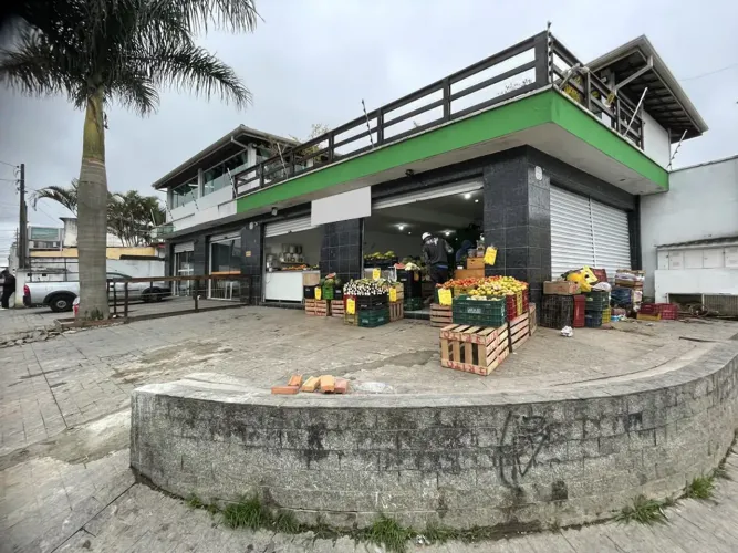 4 SALÕES COMERCIAIS + CASA + EDÍCULA 372M2 BOTUJURÚ