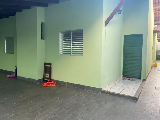 Casa à venda no bairro Jardim das Palmeiras em Uberlândia
