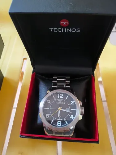 Relogio technos novo prateado paguei 600 to vendendo de 300