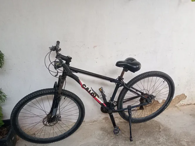 Bicicleta cor preta aro 29