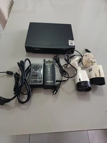 DVR Intelbras 4 terabytes, 2 câmeras, completo.