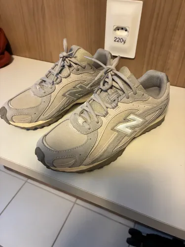 New Balance 240L