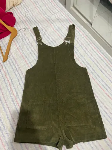 Jardineira em veludo 