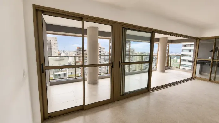 (2 UN. DISPONÍVEIS) Porta Balcão Gold em L 6,75 + 1,65 x 2,18m Dourada Nova 8 folhas