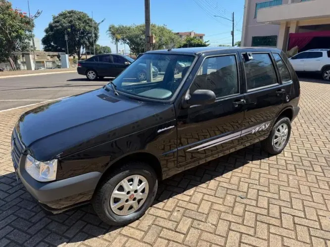 Fiat Uno Mille Celeb. WAY Econ. 1.0 F.flex 2P 2013