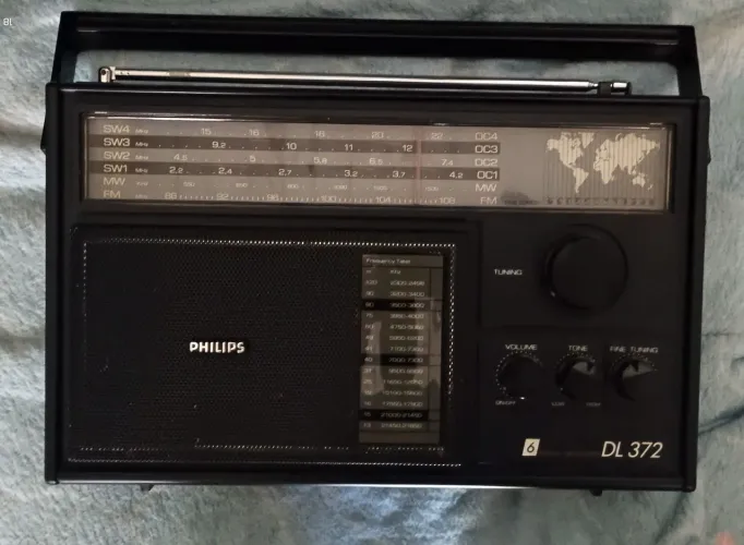 Rádio portátil Philips AM, FM, OC final Déc 70. Aceito Trocas por TVs LCD ou Plasma.