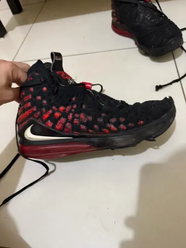 Nike LeBron 17 Preto Vermelho Tamanho 42/43