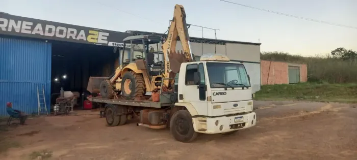 VENDO RETROESCAVADEIRA NEW HOLLAND 4x4 - 2018