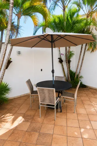 Conjunto Mesa de Jardim/Área Gourmet com 4 Cadeiras em Corda Náutica + Ombrelone