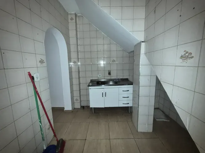 CASA DE 3 CÔMODOS PARA LOCAÇÃO (VILA EMA).