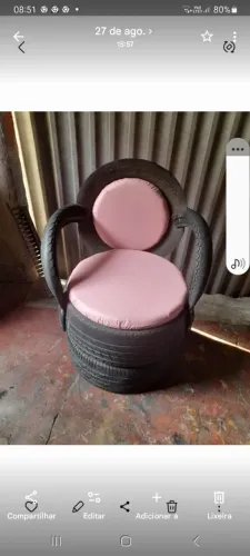 Poltrona de pneu com almofadas