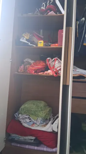Venda de um guarda-roupa